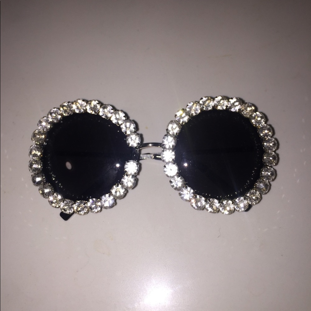 Diamond glasses